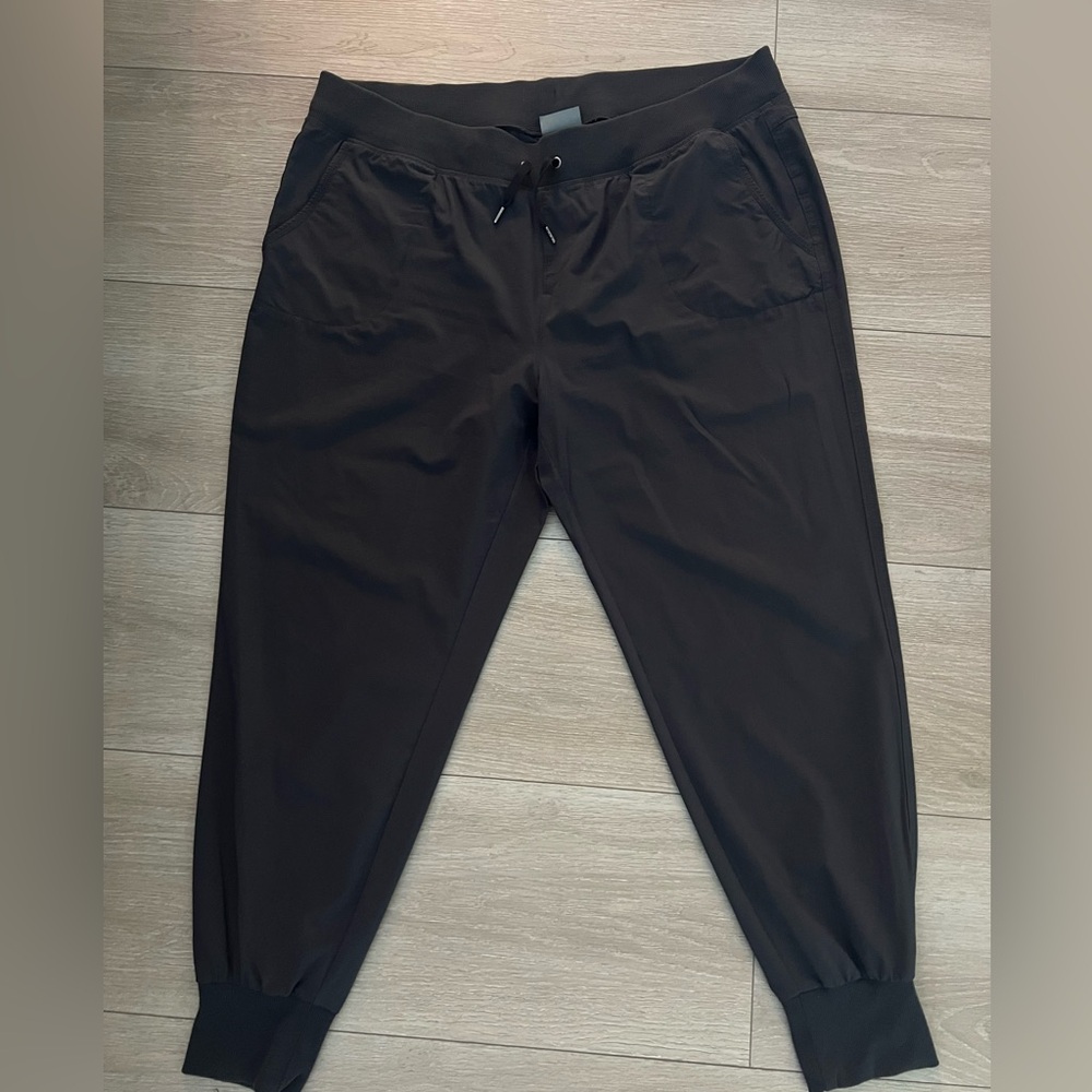 Athleta joggers in size 16. Thin fabric in polyester and spandex